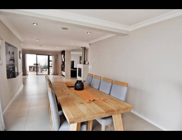 3 BEDROOM HOUSE FOR SALE IN SANDOWN